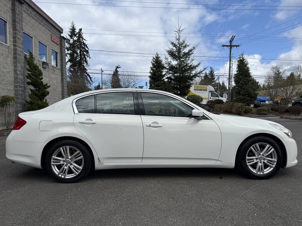 Used 2011 INFINITI G37 Journey w/ Premium Pkg RWD image 2