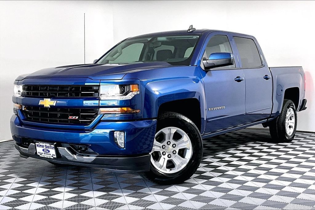 Used 2018 Chevrolet Silverado 1500 LT w/ All Star Edition AWD/4WD image 2