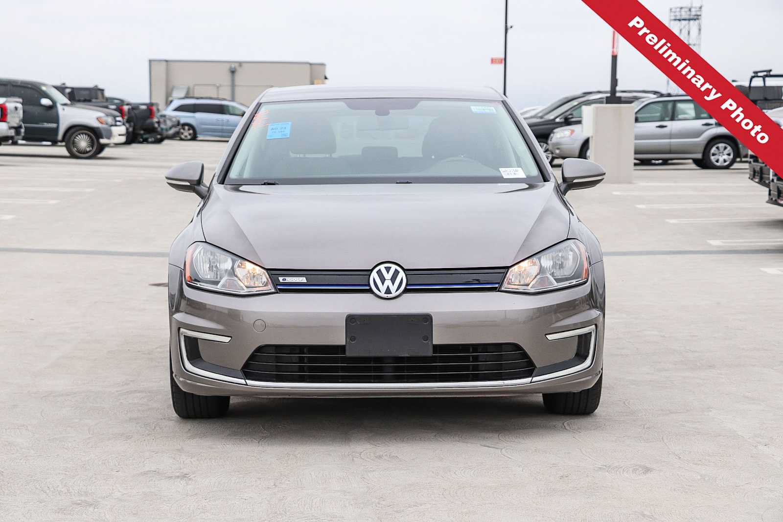 Used 2016 Volkswagen e-Golf SE FWD image 2
