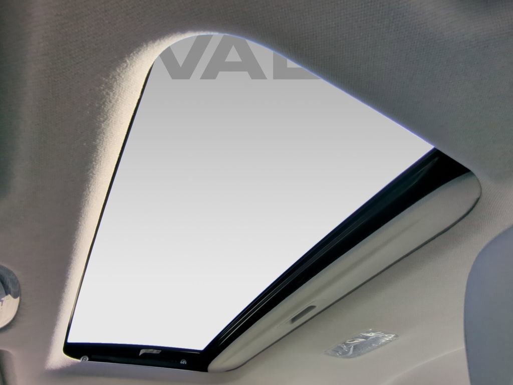 Used 2025 Hyundai Elantra Limited FWD image 4