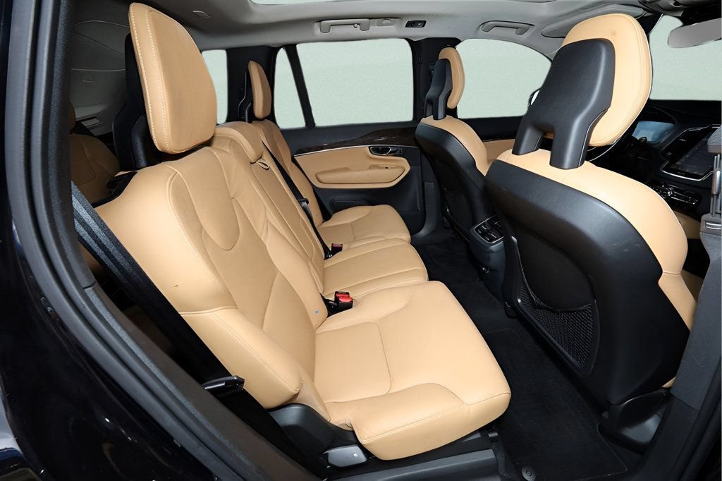 Used 2016 Volvo XC90 T6 Momentum w/ Momentum Plus Package AWD/4WD image 16