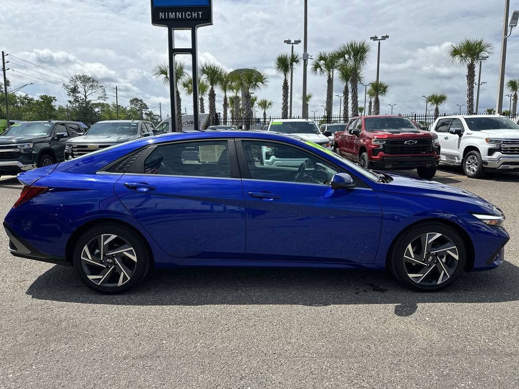 Used 2025 Hyundai Elantra SEL FWD image 17