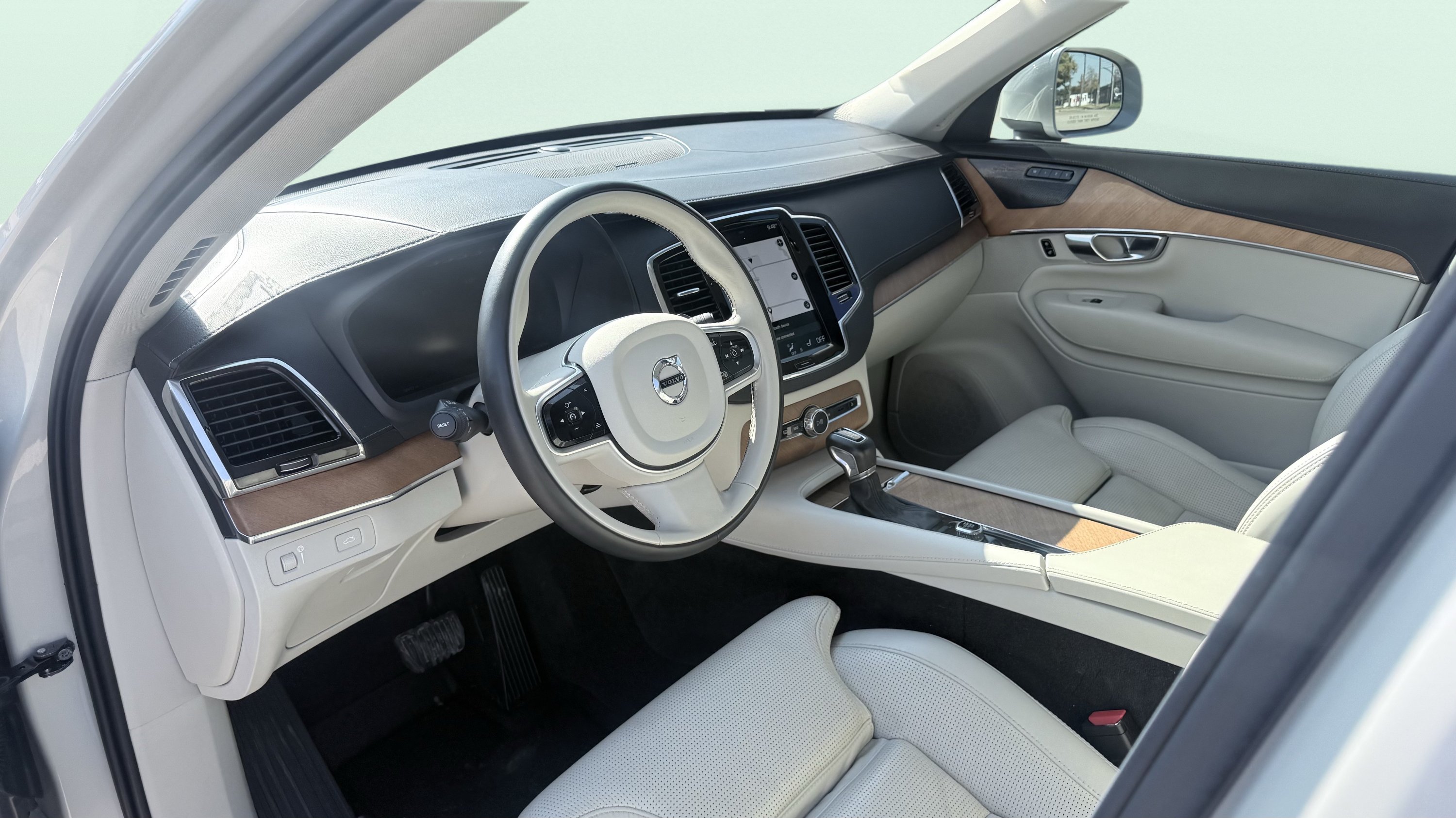 Used 2020 Volvo XC90 T6 Inscription w/ Protection Package Premier AWD/4WD image 16