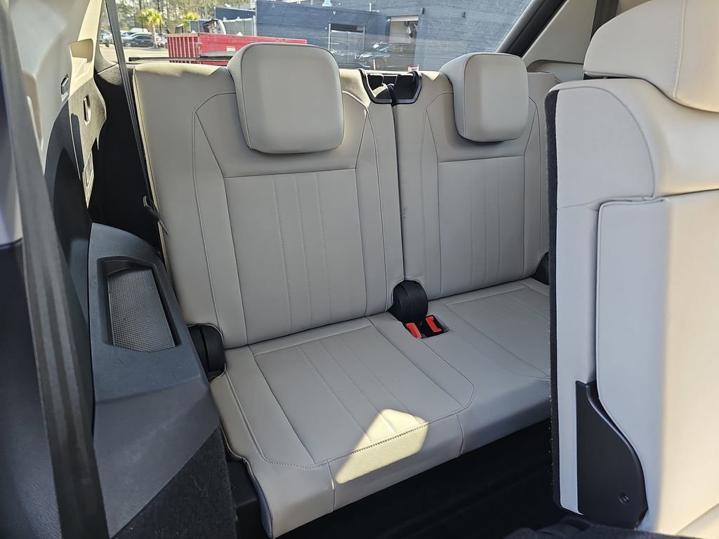 Used 2024 Volkswagen Tiguan SE image 14