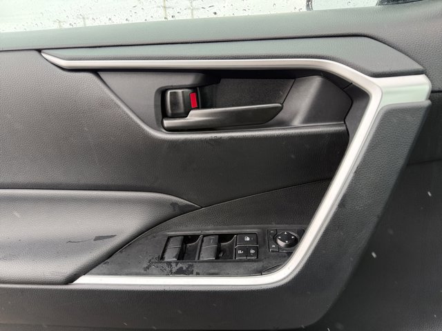 Used 2025 Toyota RAV4 LE image 22