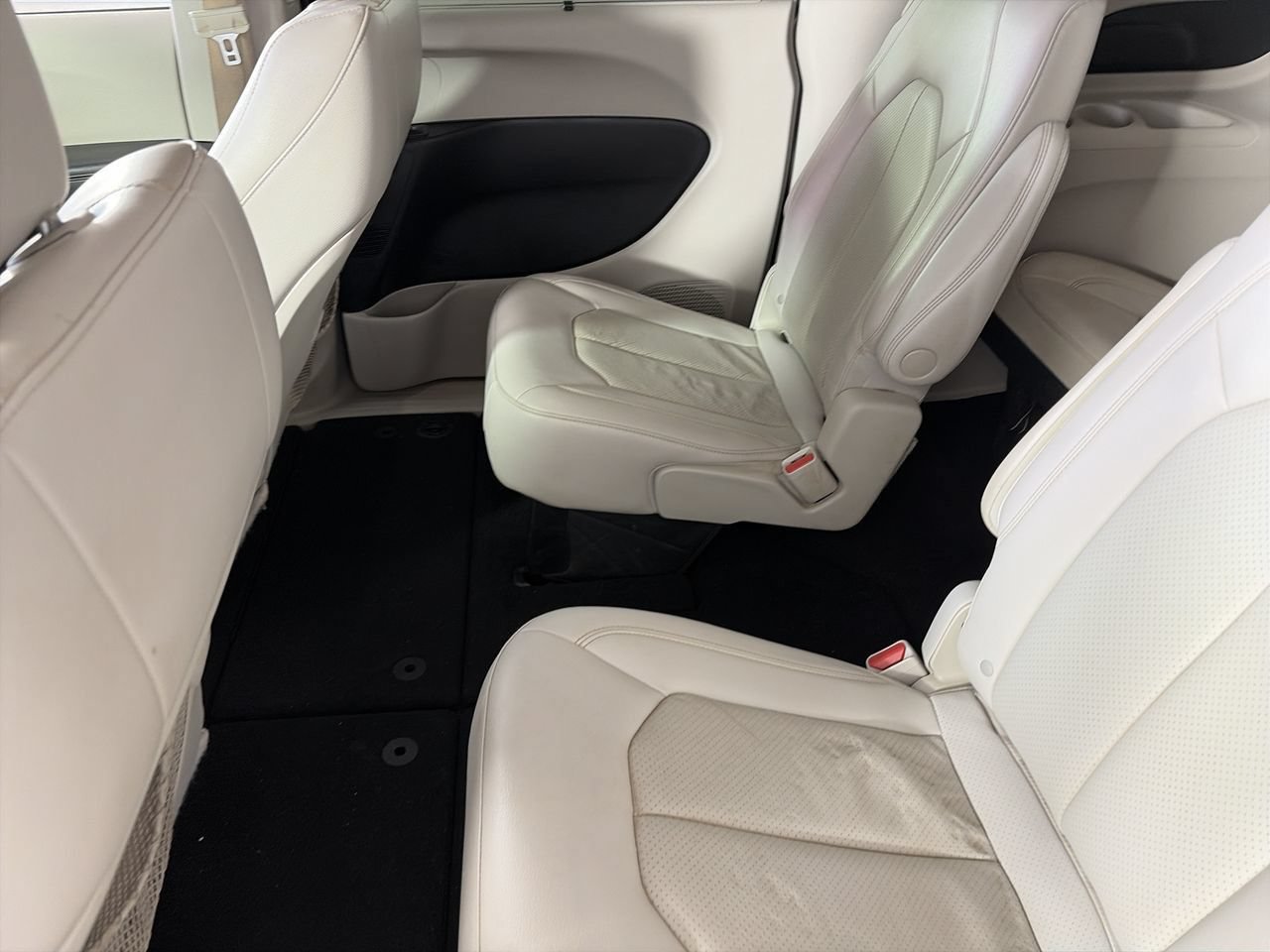 Used 2021 Chrysler Pacifica Touring-L FWD image 23