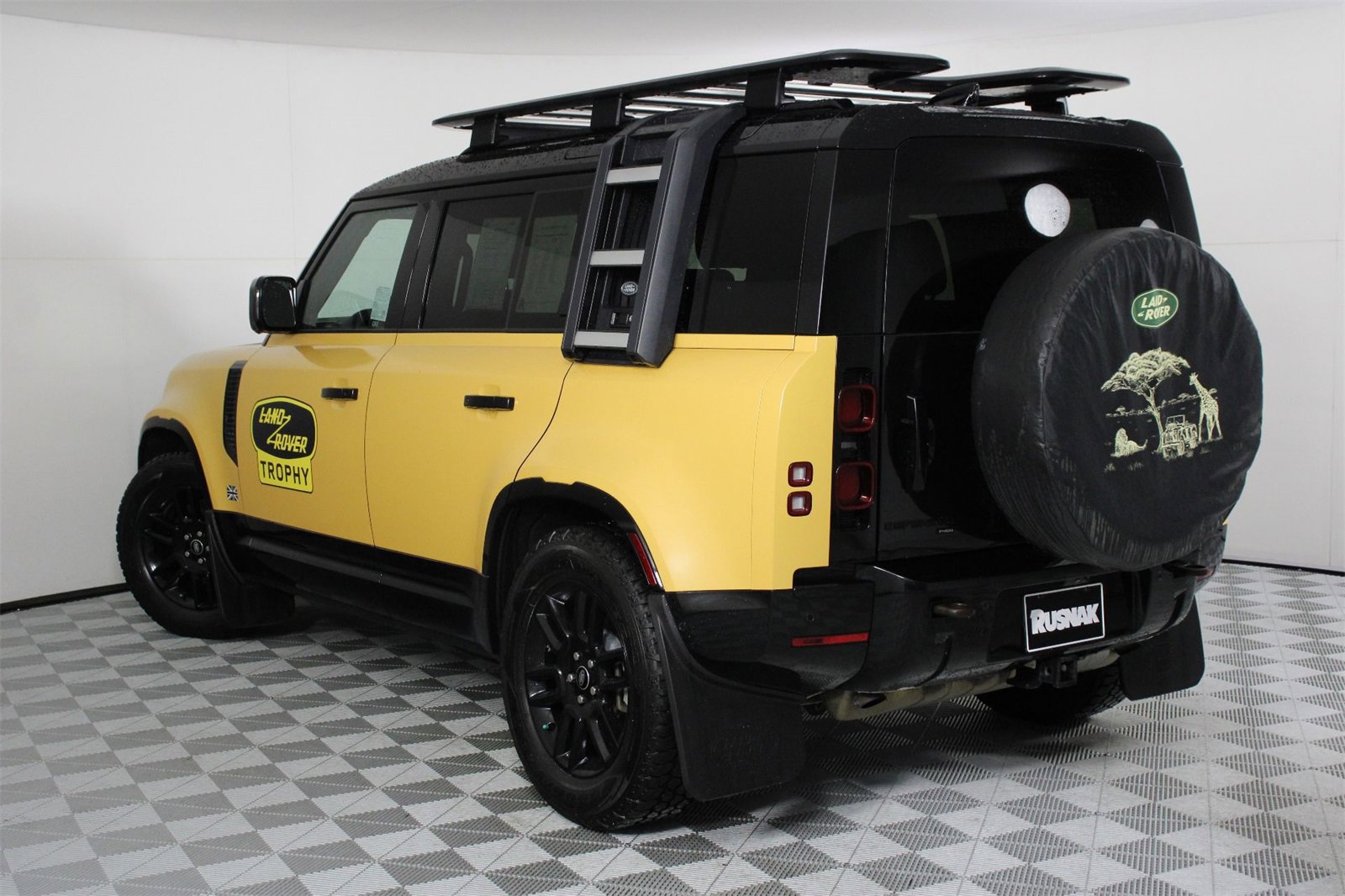 Used 2022 Land Rover Defender 110 X-Dynamic SE image 2