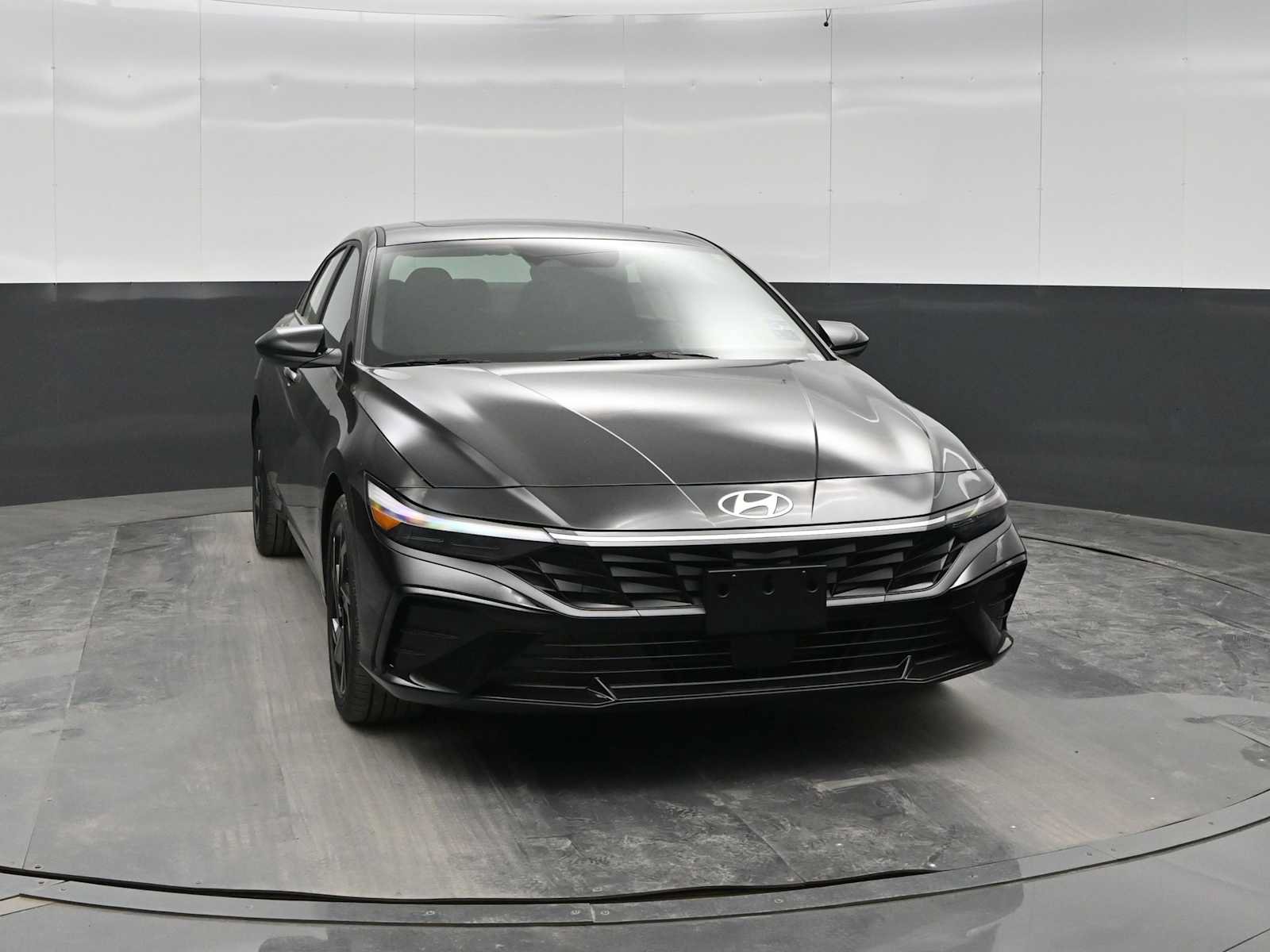 New 2026 Hyundai Elantra SEL Sport FWD image 2