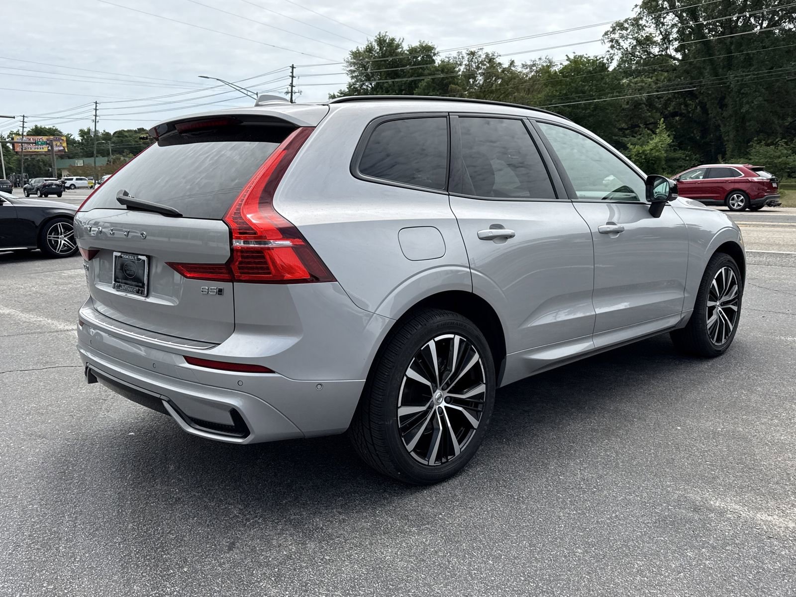 Used 2023 Volvo XC60 B5 Plus w/ Climate Package AWD/4WD image 5