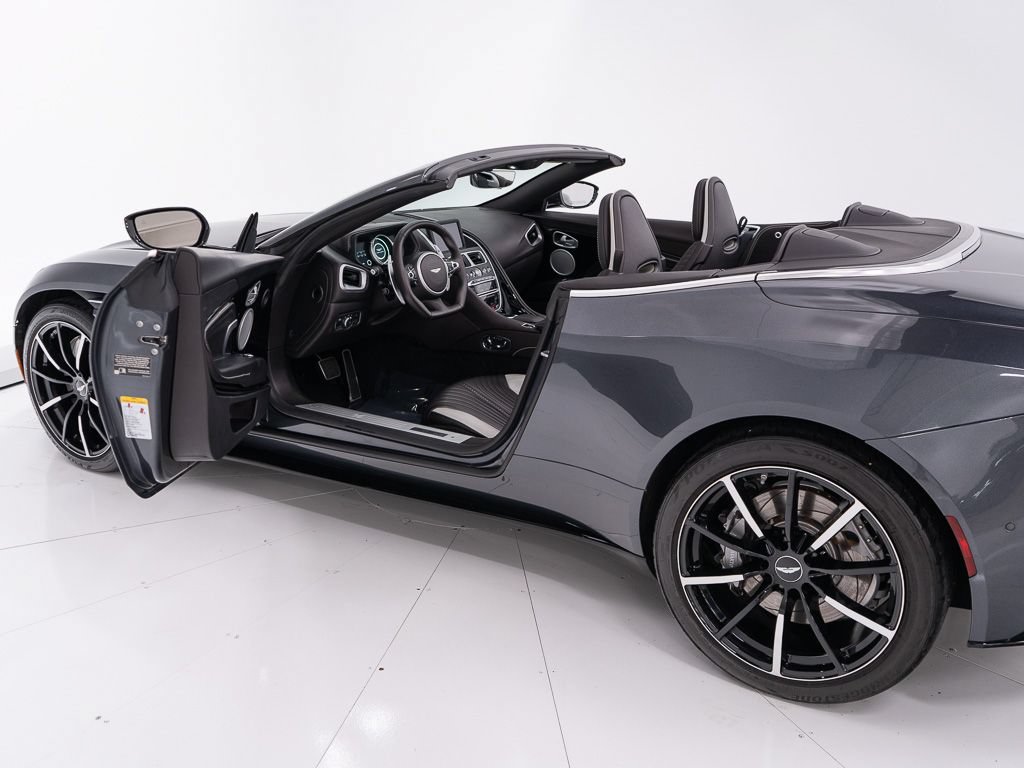 Used 2023 Aston Martin DB11 Volante RWD image 17