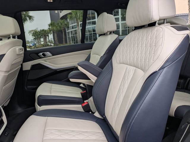 Used 2021 BMW X7 M50i image 15