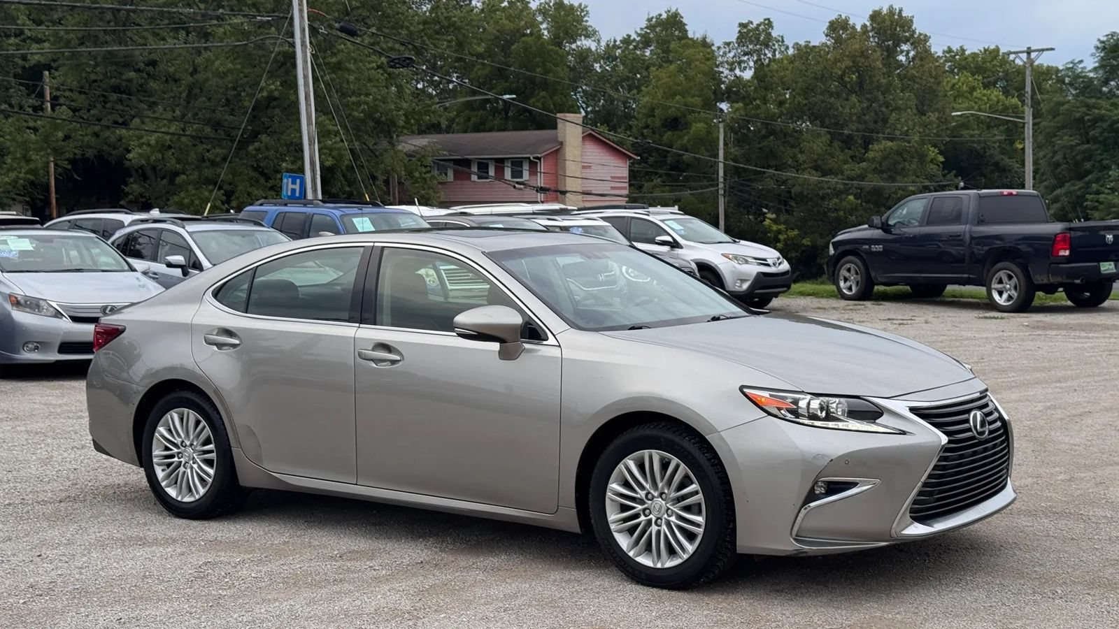 Used 2016 Lexus ES 350 w/ Premium Package w/Wood Trim FWD image 4