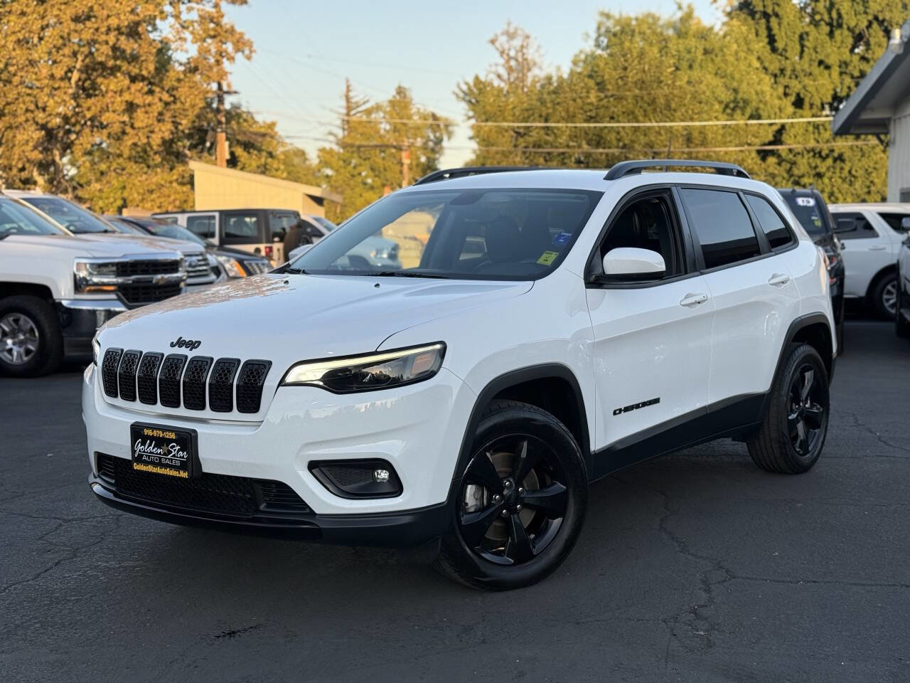 Used 2019 Jeep Cherokee Latitude Plus image 2
