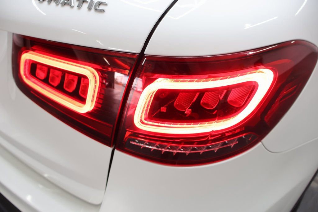 Used 2020 Mercedes-Benz GLC 350e 4MATIC w/ Premium Package image 26