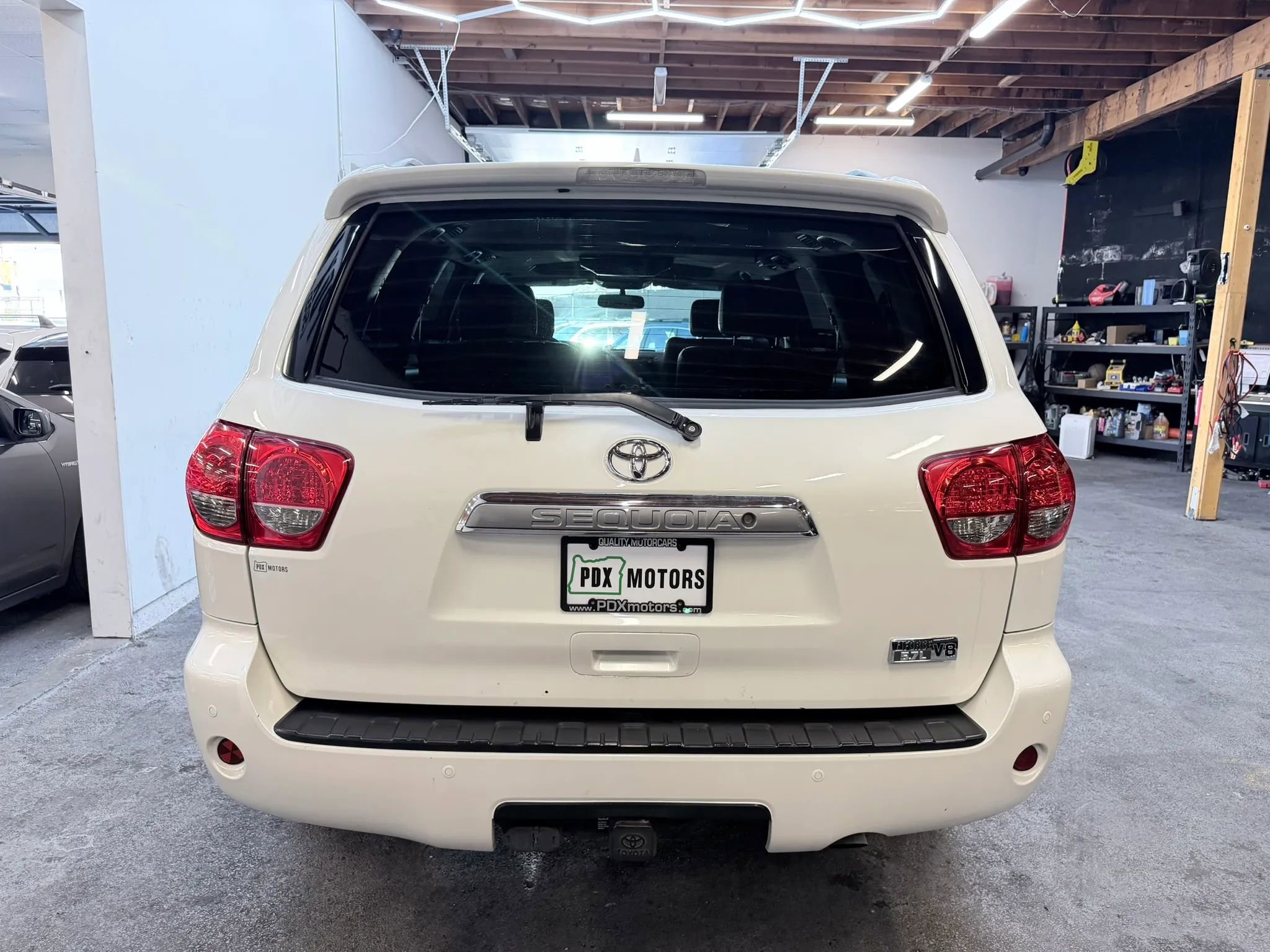 Used 2015 Toyota Sequoia Platinum AWD/4WD image 5