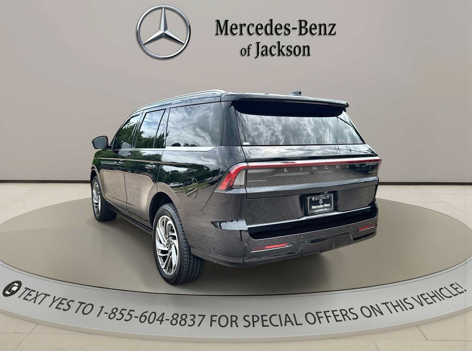 Used 2026 Lincoln Navigator Reserve AWD/4WD image 6