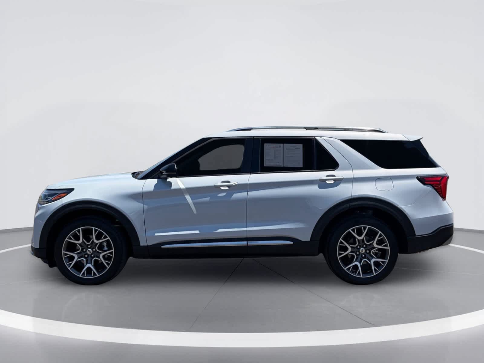 Used 2025 Ford Explorer Platinum w/ Ultimate Package AWD/4WD image 4