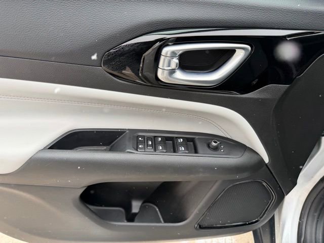 Used 2025 Jeep Compass Limited image 14