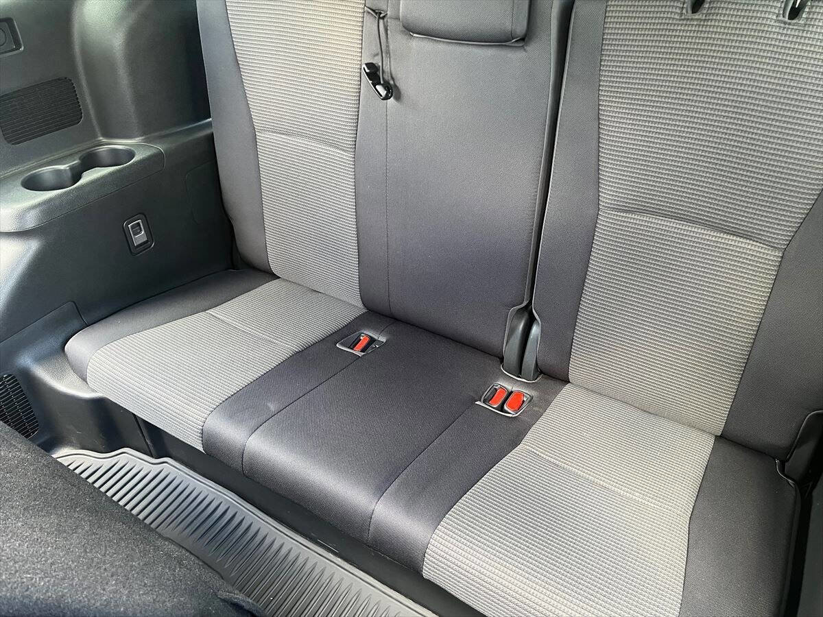 Used 2022 Toyota Highlander LE image 10