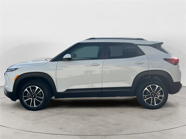 Used 2025 Chevrolet TrailBlazer LT image 2