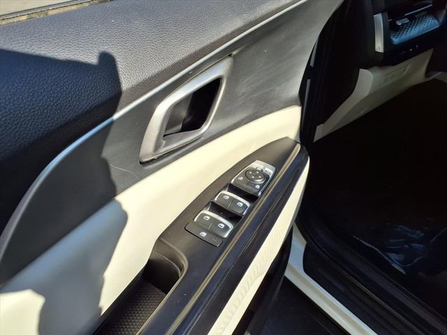 Used 2023 Kia Carnival LX image 12