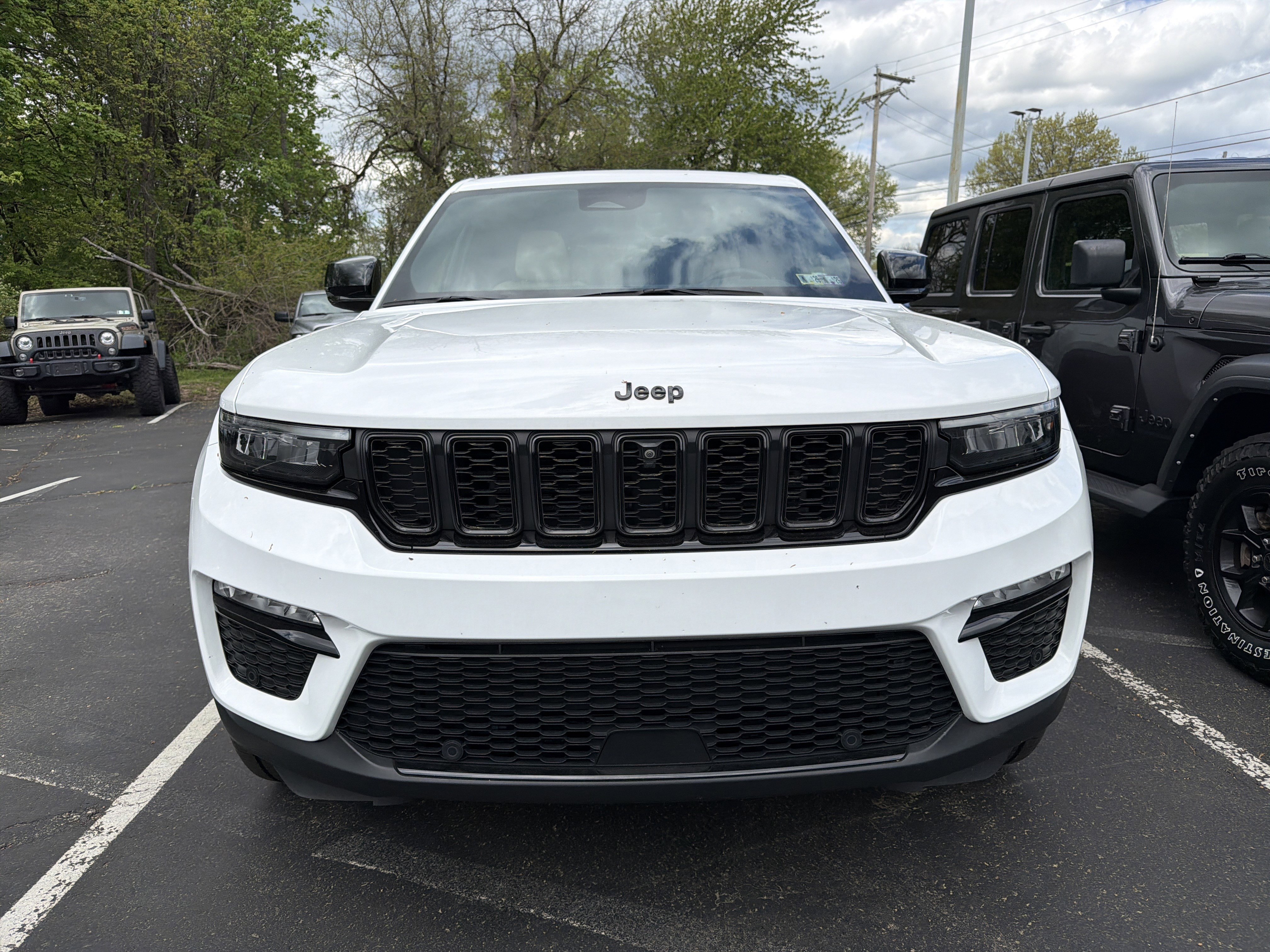 Certified 2023 Jeep Grand Cherokee Limited w/ Luxury Tech Group II image 2