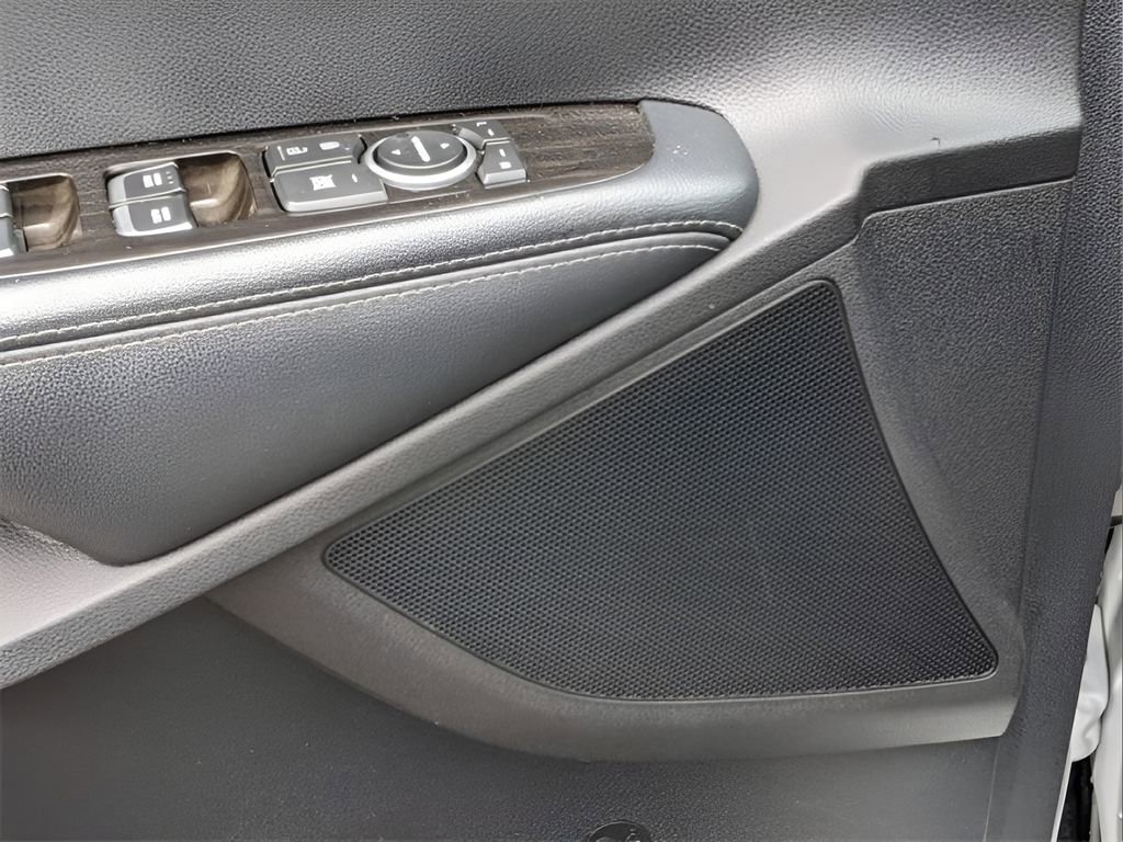 Used 2020 Kia Sorento LX image 15