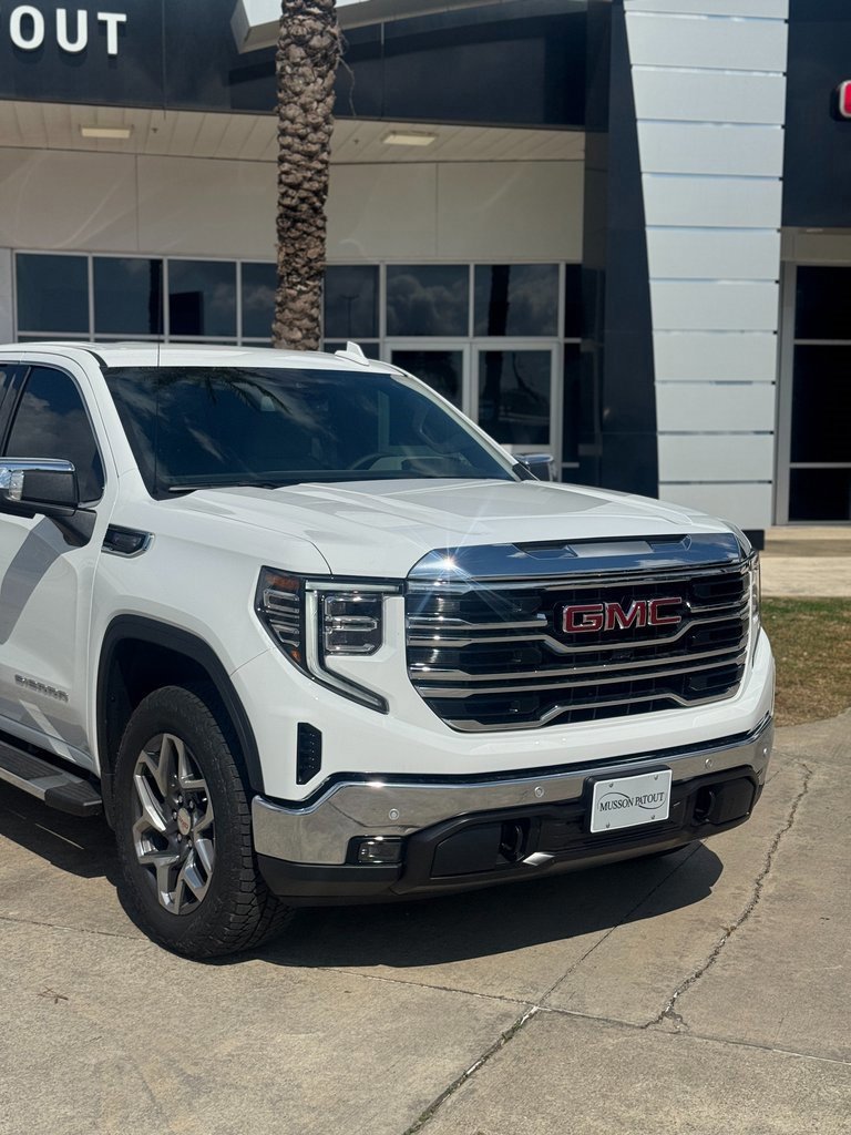 New 2026 GMC Sierra 1500 SLT image 2