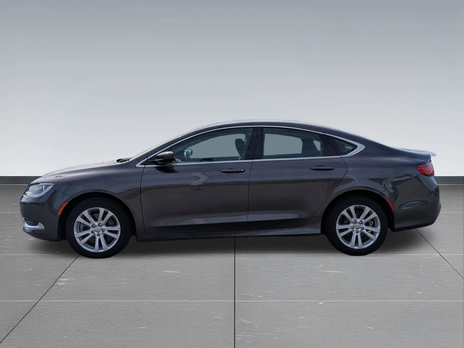 Used 2016 Chrysler 200 Limited image 2