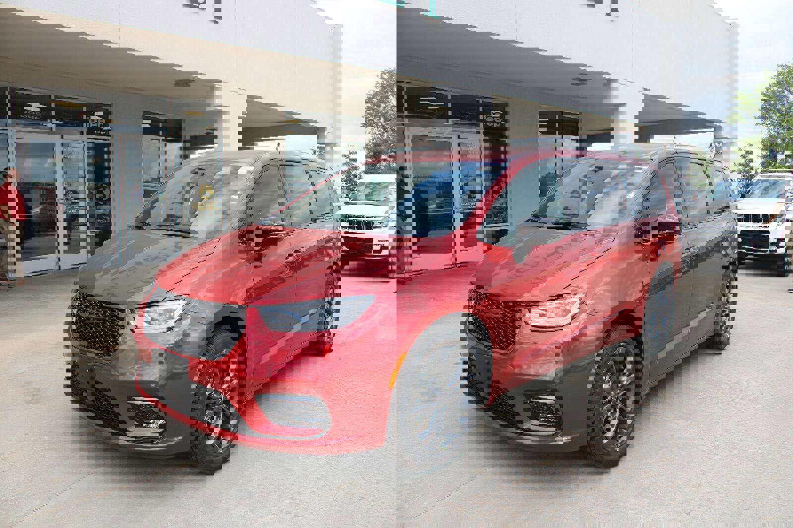 New 2026 Chrysler Pacifica Select image 2