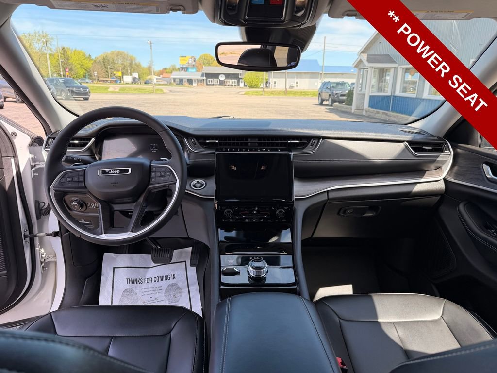Used 2023 Jeep Grand Cherokee Limited AWD/4WD image 17