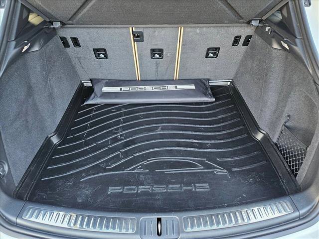 Used 2023 Porsche Macan image 6