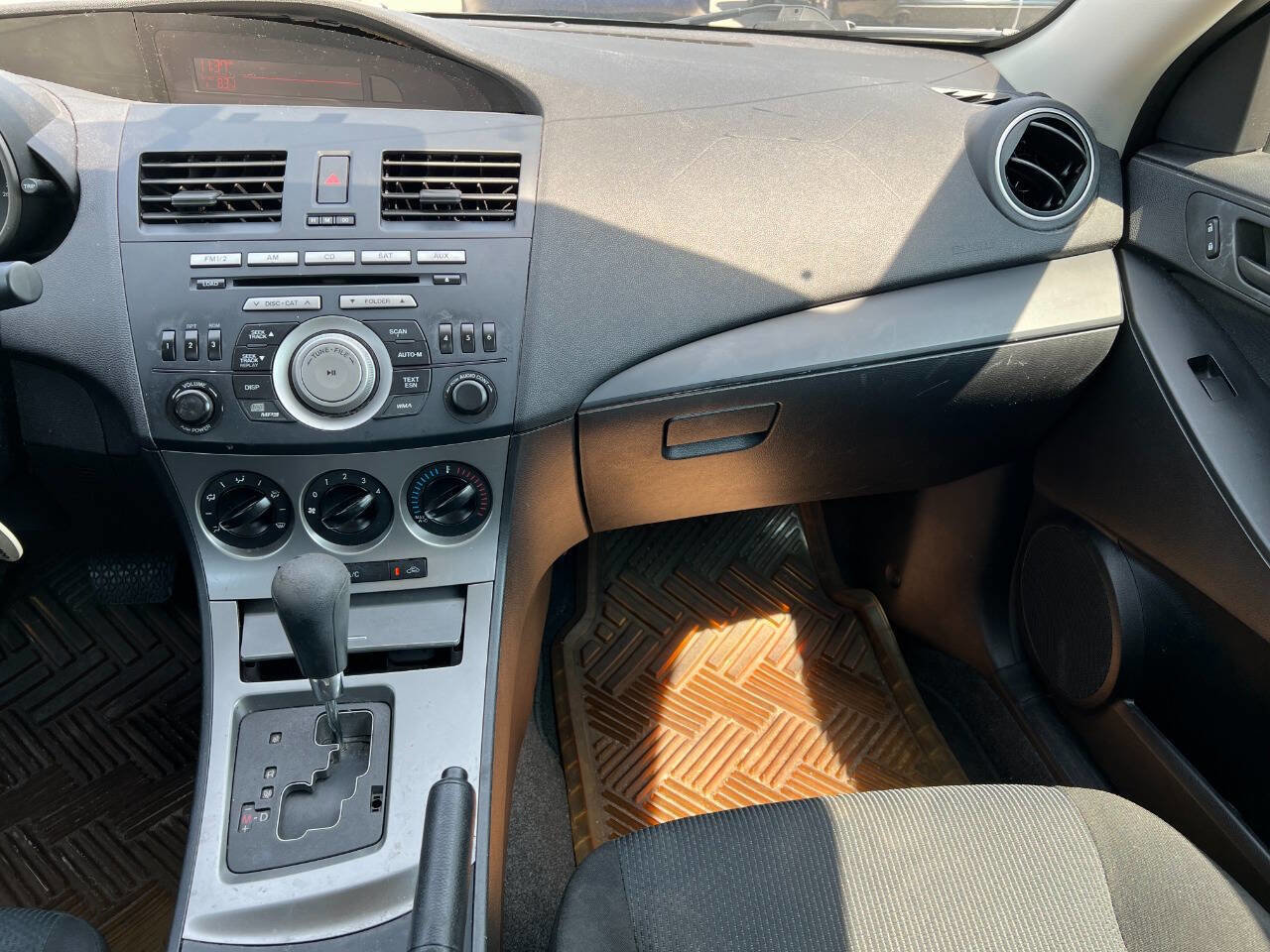Used 2011 MAZDA MAZDA3 i Sport image 12
