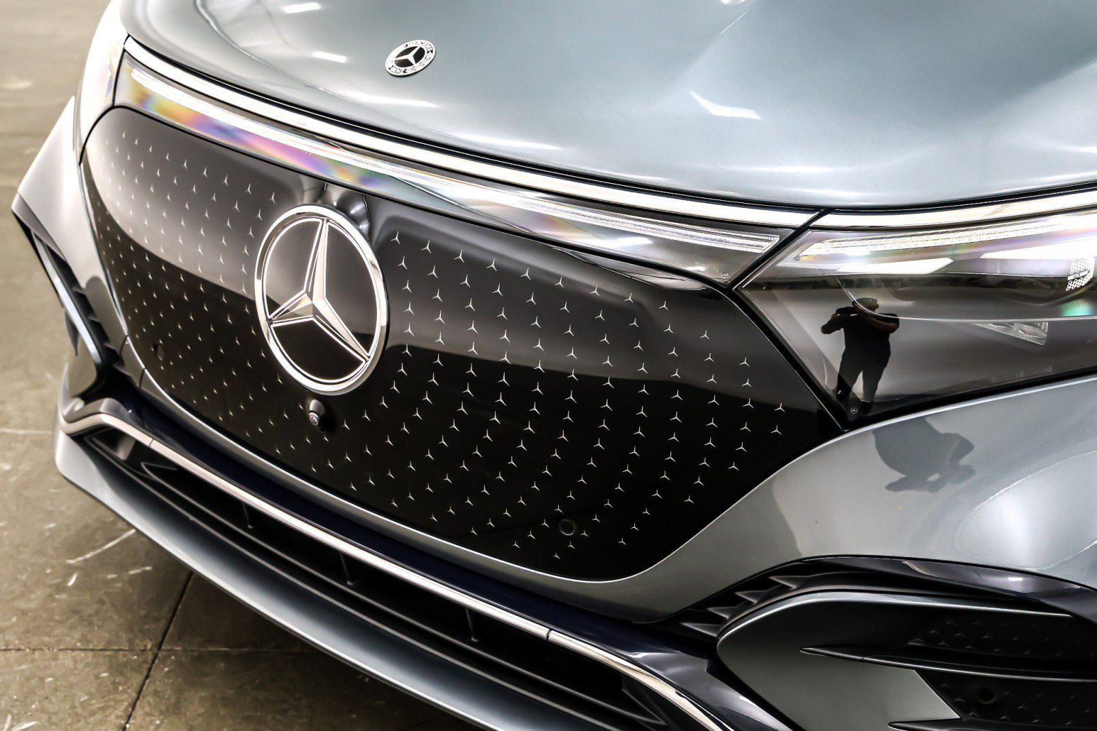 Used 2023 Mercedes-Benz EQS 450+ 4MATIC SUV w/ Exclusive Trim Package image 12