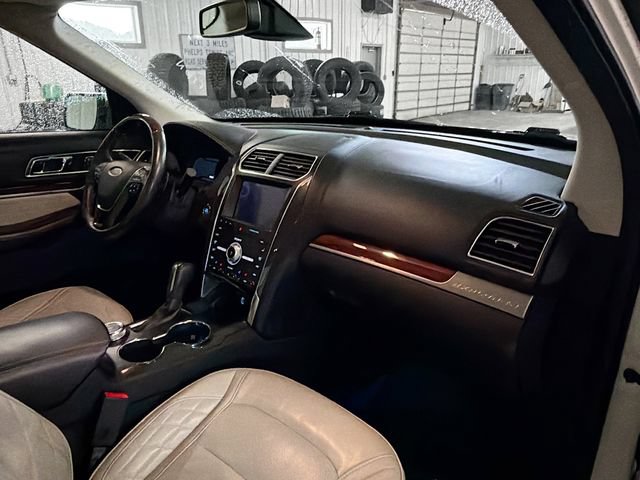 Used 2019 Ford Explorer Platinum AWD/4WD image 12