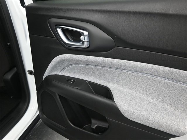 Used 2025 Jeep Compass Sport image 14