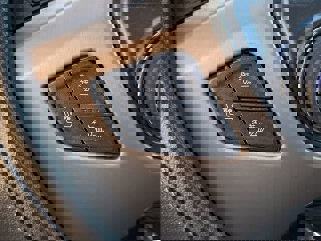 Used 2016 GMC Sierra 1500 Denali w/ Enhanced Driver Alert Package AWD/4WD image 19