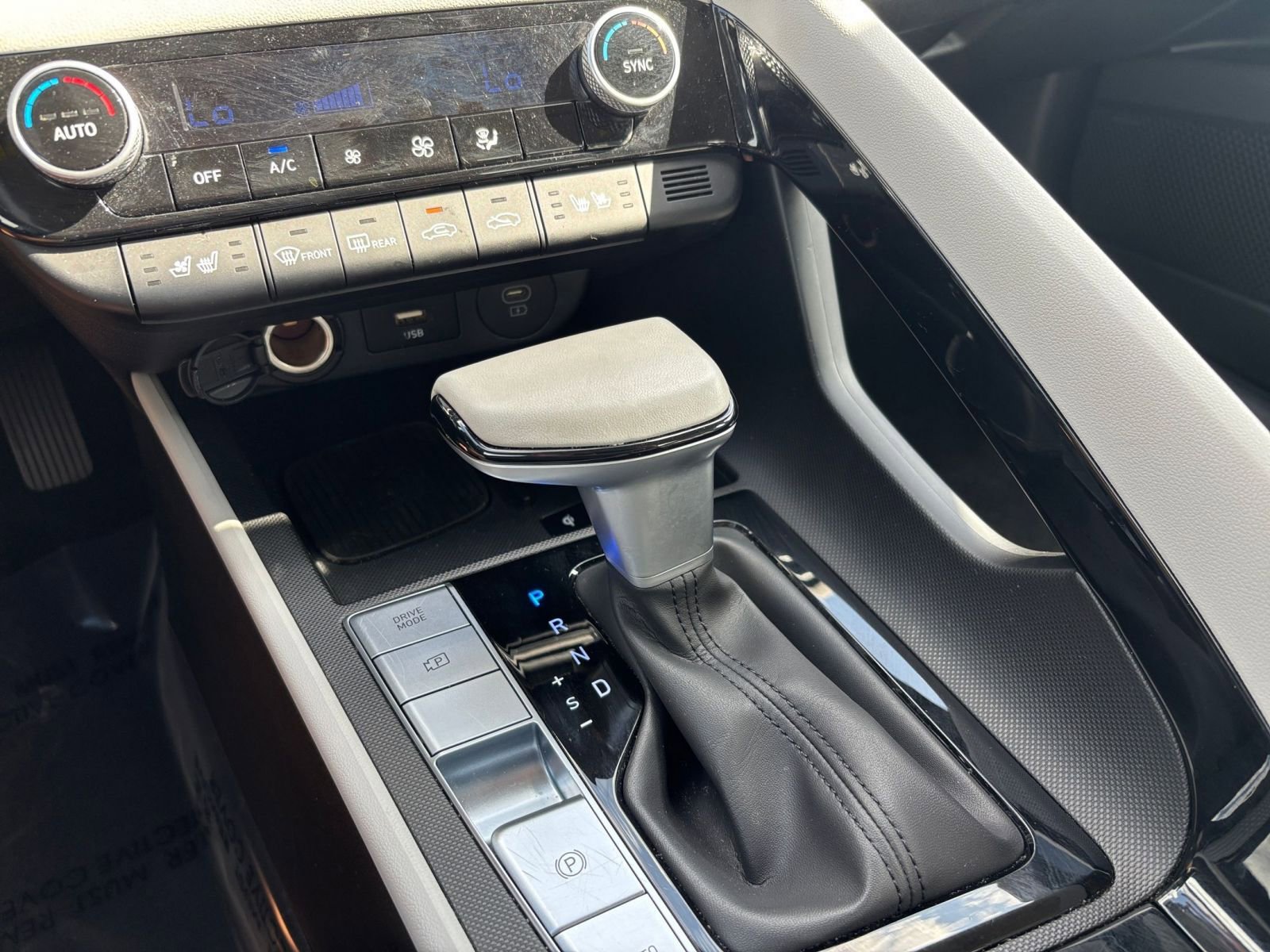 Used 2025 Hyundai Elantra Limited image 41