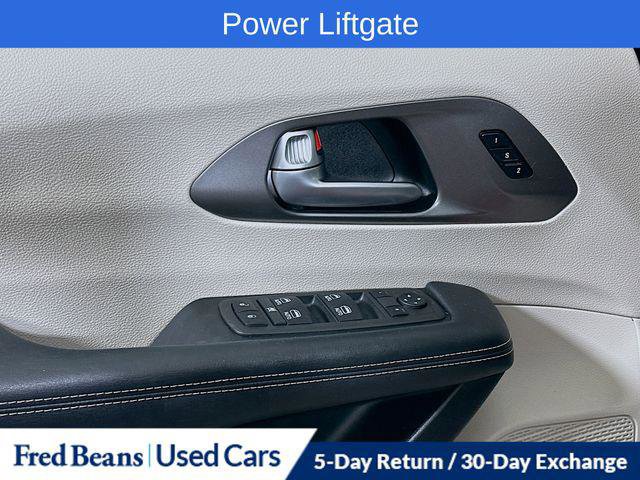 Certified 2022 Chrysler Pacifica Touring-L w/ Uconnect Theater Family Group image 20