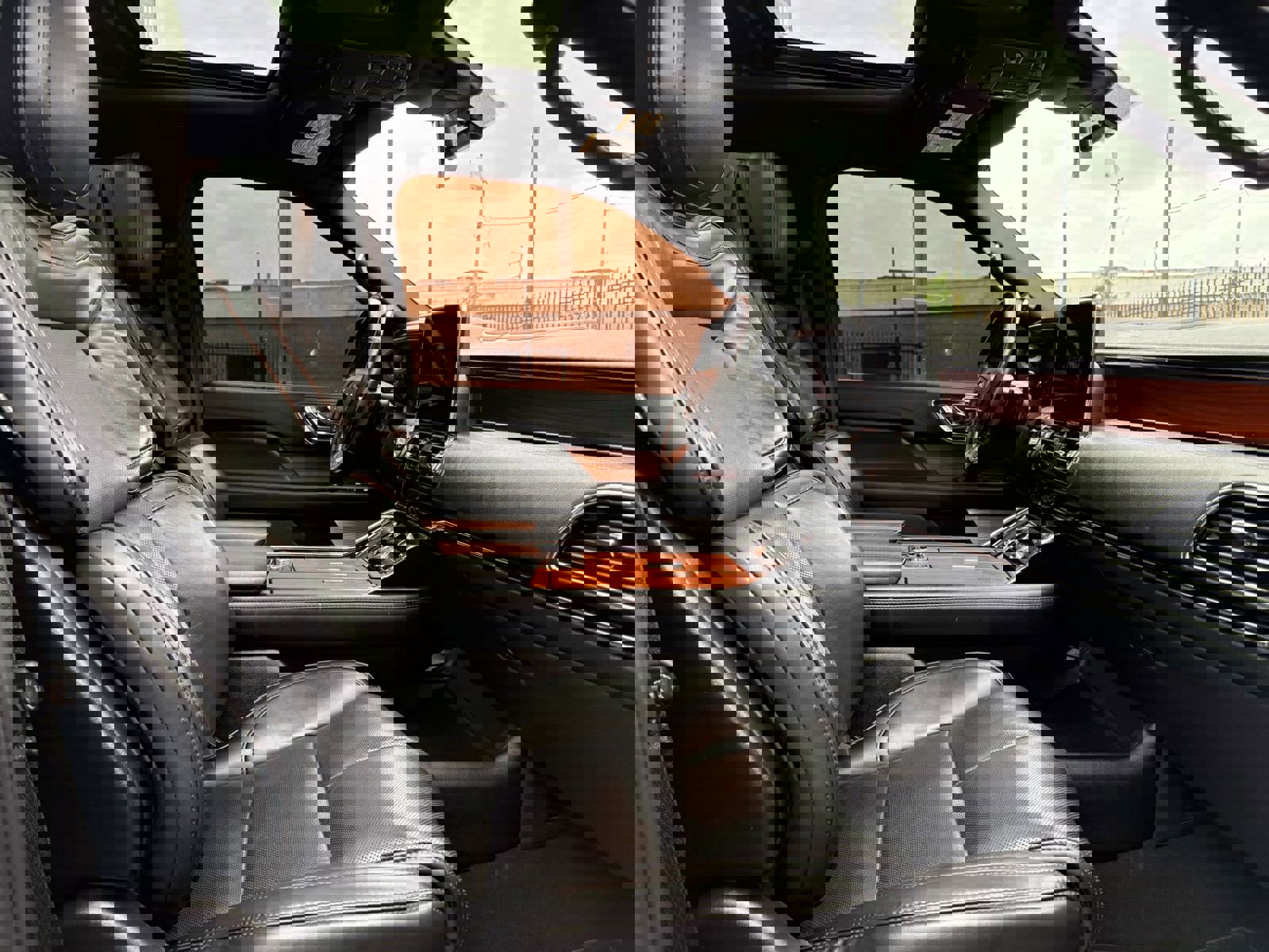 Used 2019 Lincoln Navigator Reserve image 13