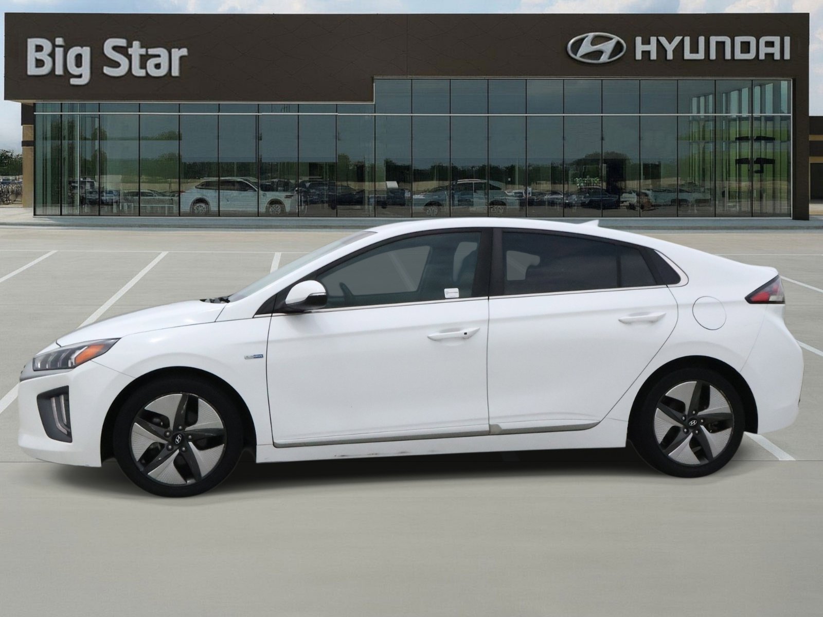 Used 2020 Hyundai Ioniq SEL FWD image 2