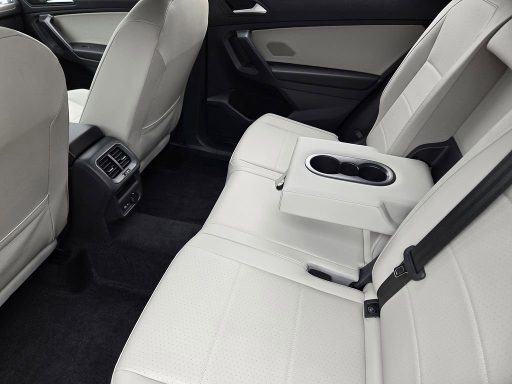 Used 2021 Volkswagen Tiguan SE R-Line image 40