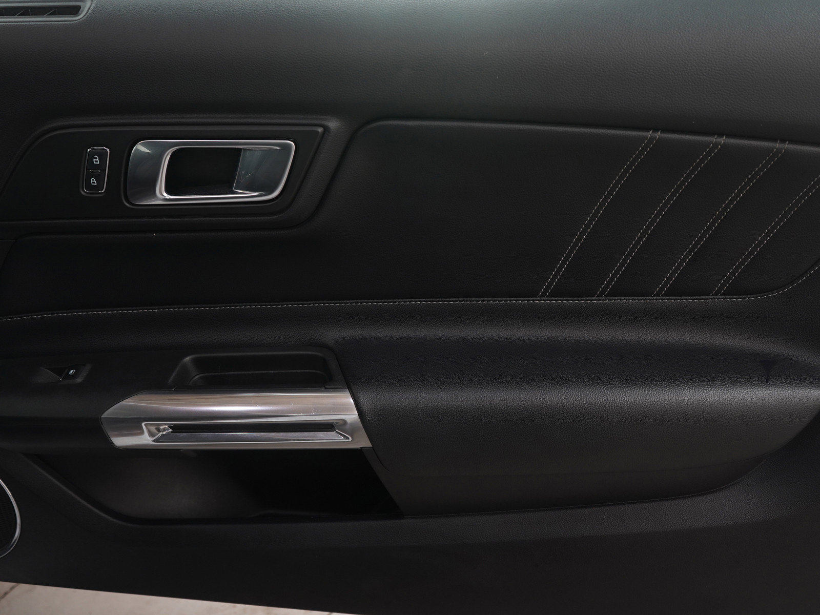 Used 2018 Ford Mustang GT Premium image 9