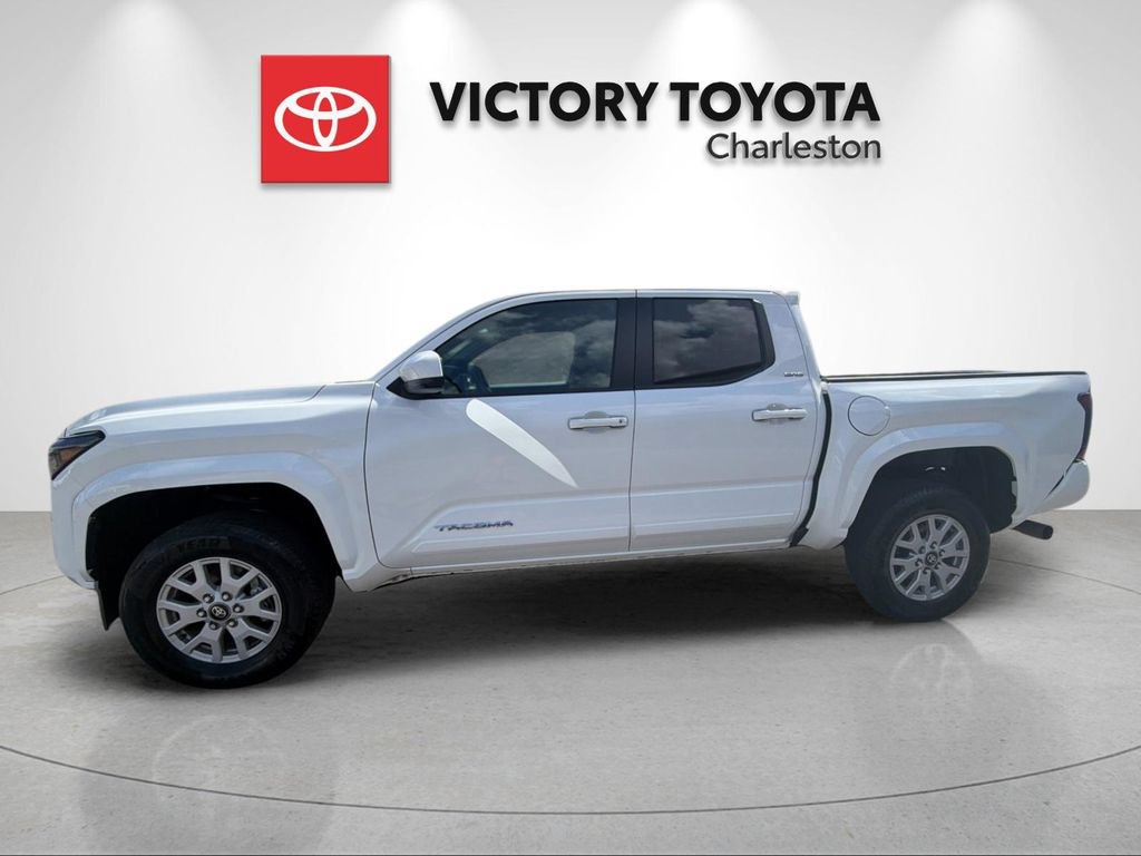 Used 2025 Toyota Tacoma SR5 AWD/4WD image 2