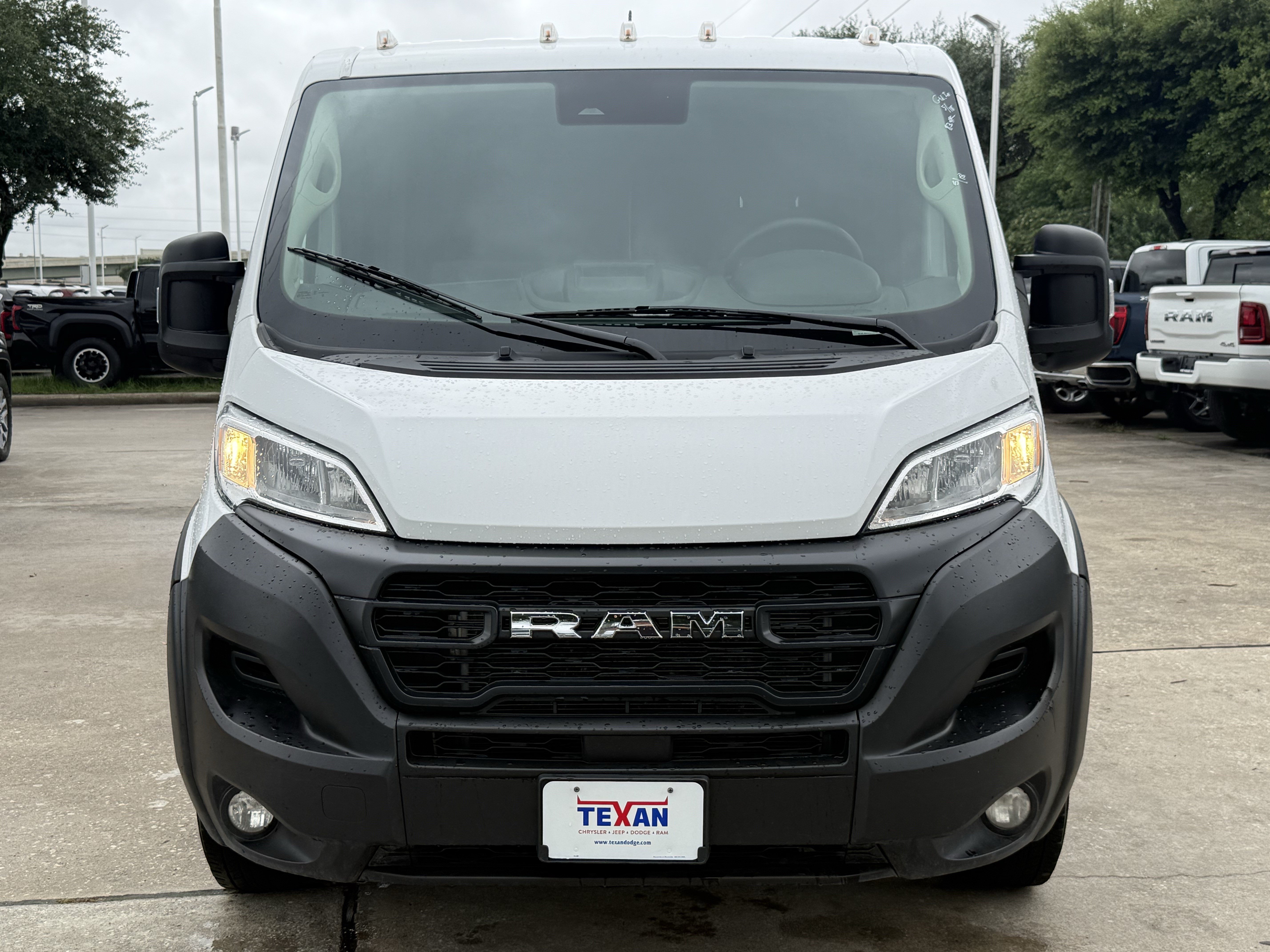 Used 2025 RAM ProMaster 2500 w/ Convenience Group FWD image 10