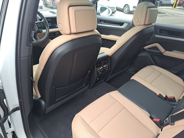 Used 2026 Porsche Cayenne AWD/4WD image 20