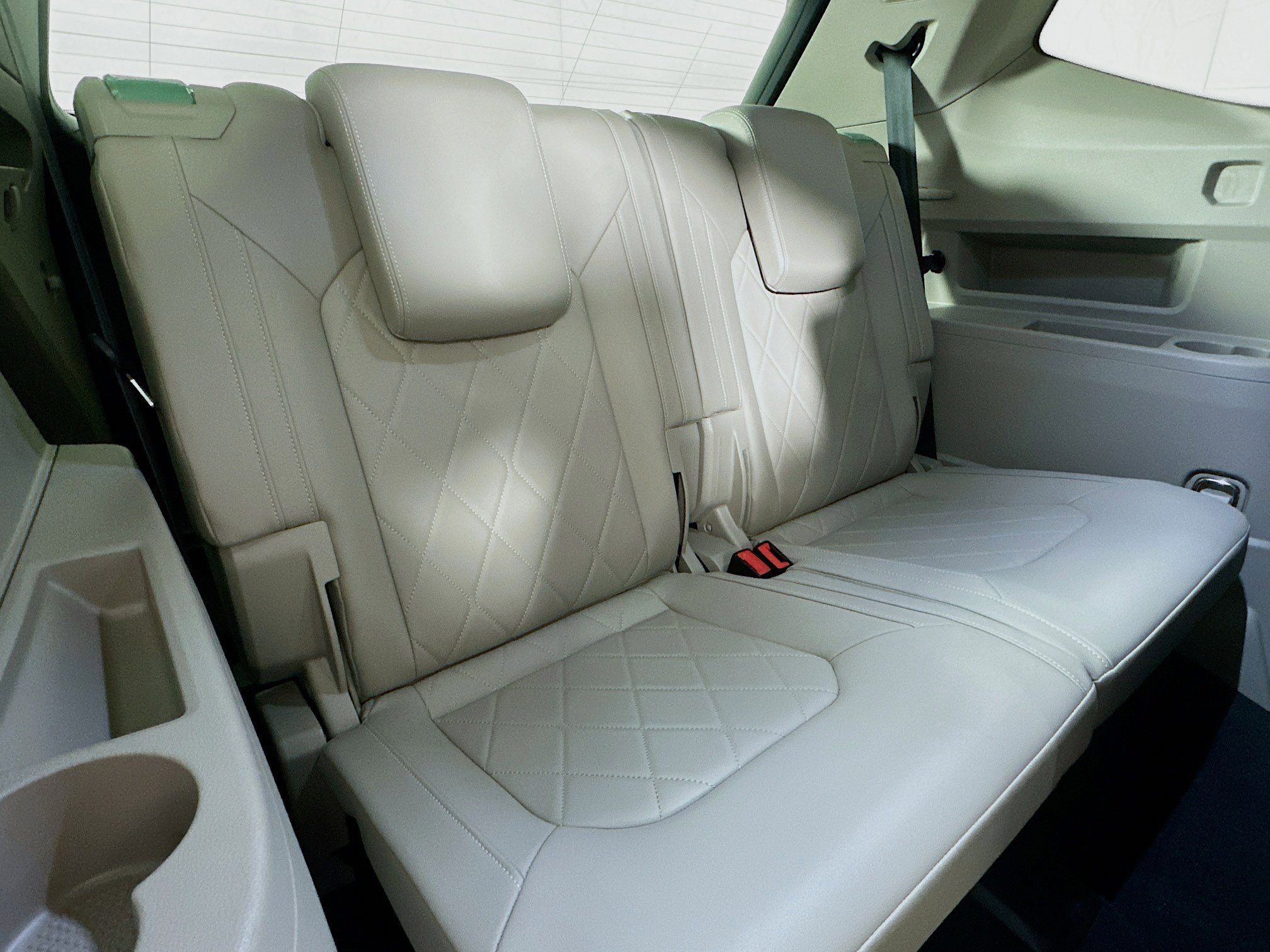 Certified 2025 Volkswagen Atlas SEL Premium R-Line image 28