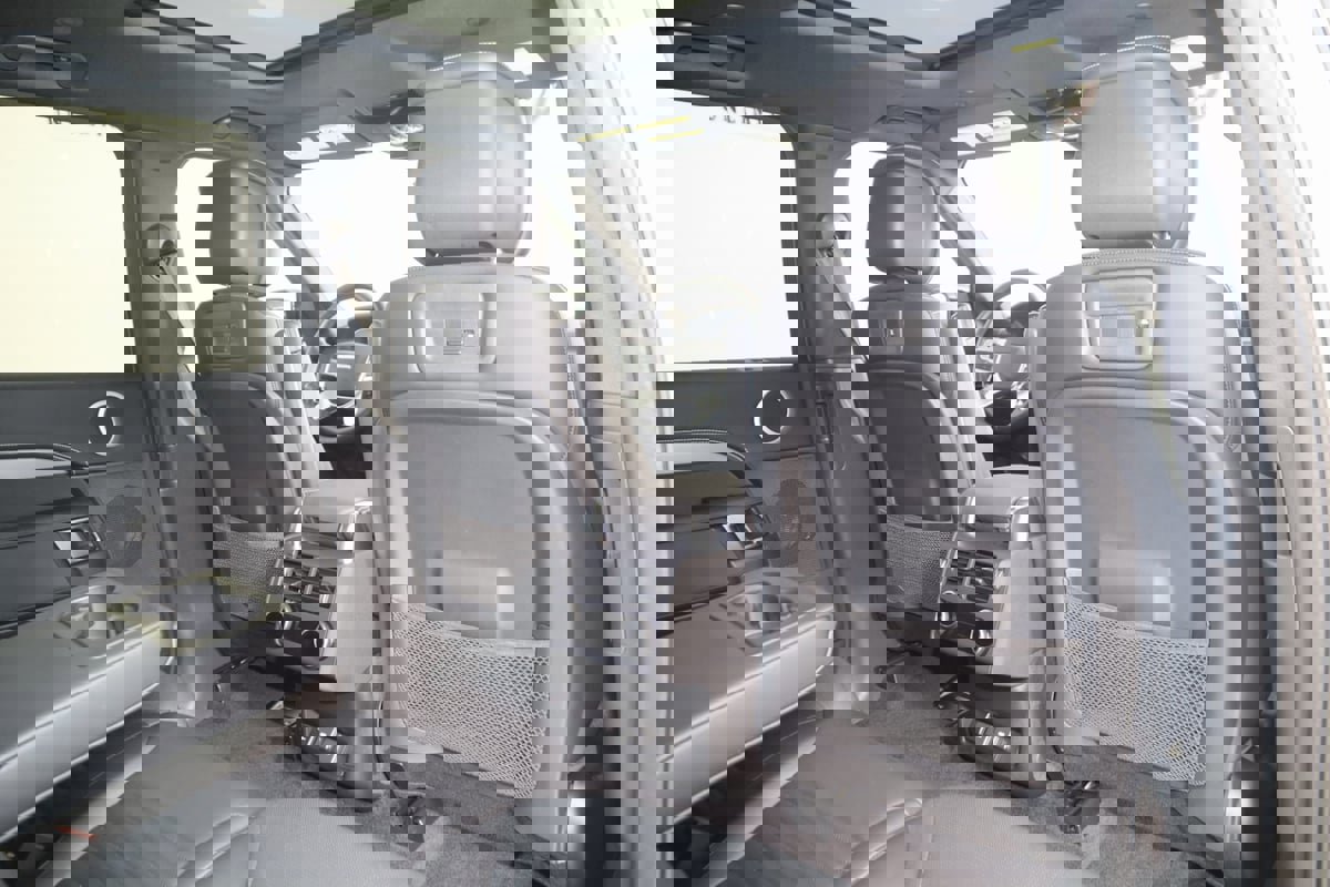 Used 2023 Land Rover Discovery S R-Dynamic image 16