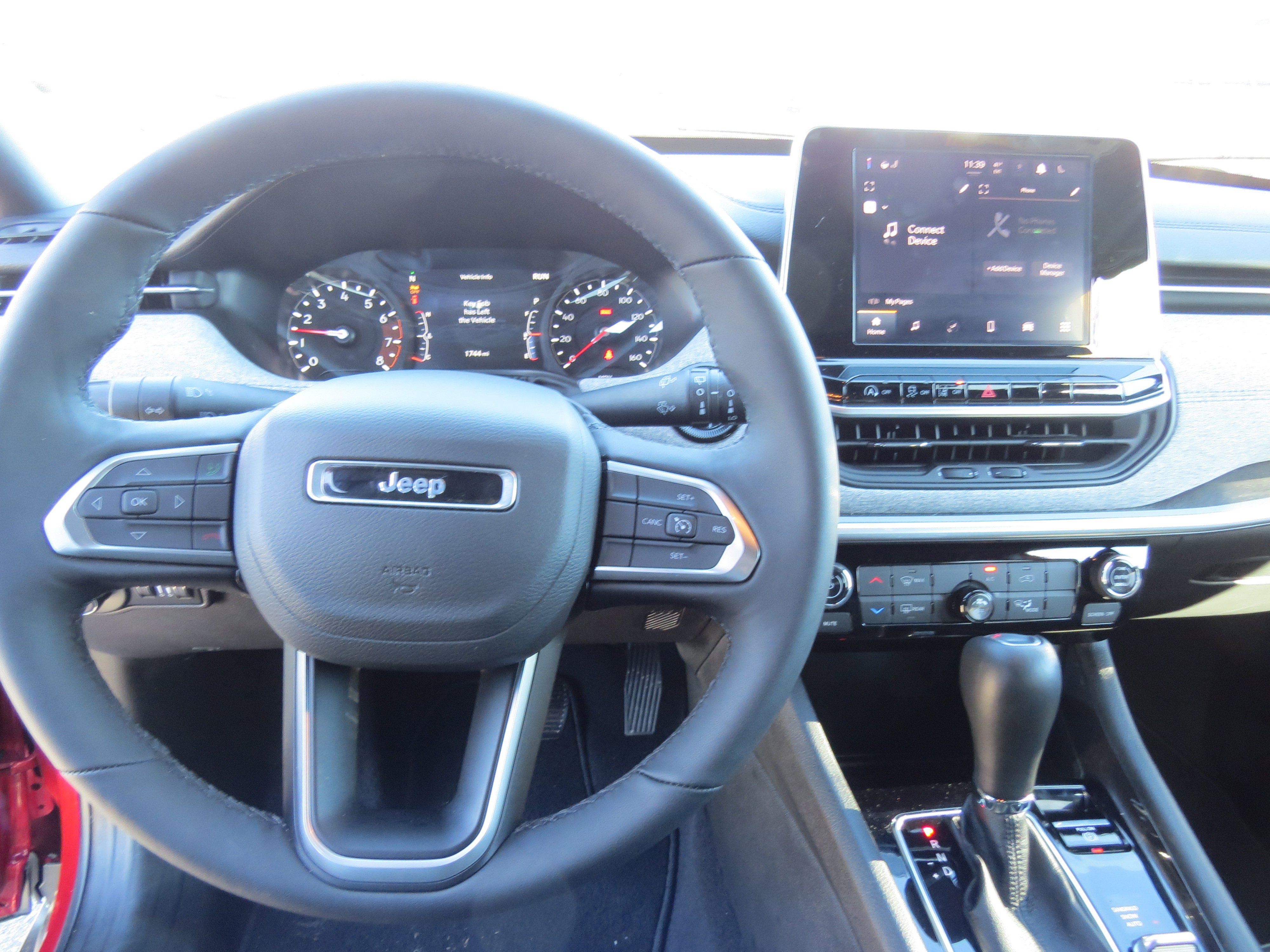 Used 2025 Jeep Compass Latitude image 18