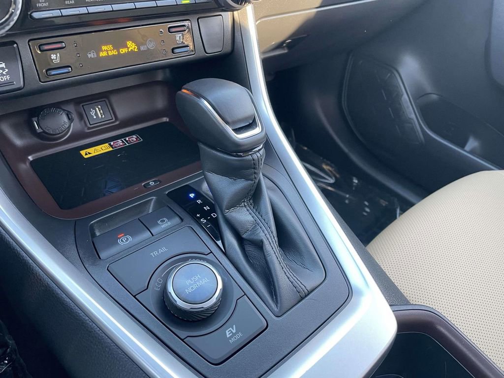 Used 2025 Toyota RAV4 Limited w/ Advanced Technology Package image 44